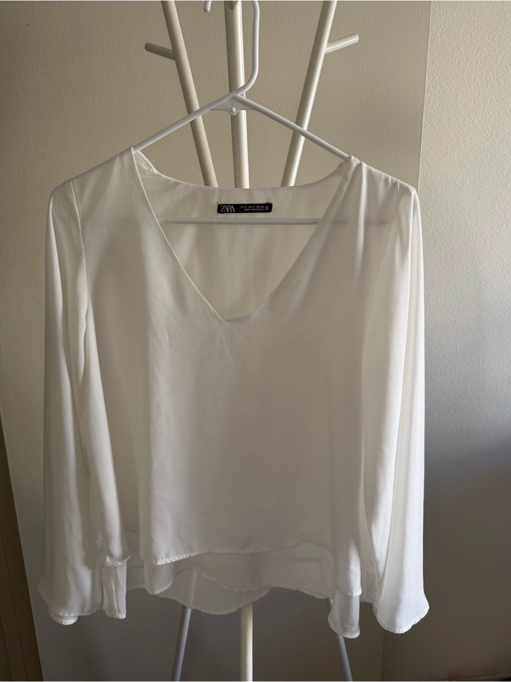 Zara White V-Neck Long Sleeve Chiffon Blouse
